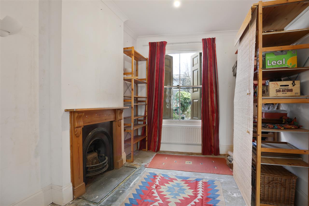 3 bed terraced house for sale in Davenant Road 4