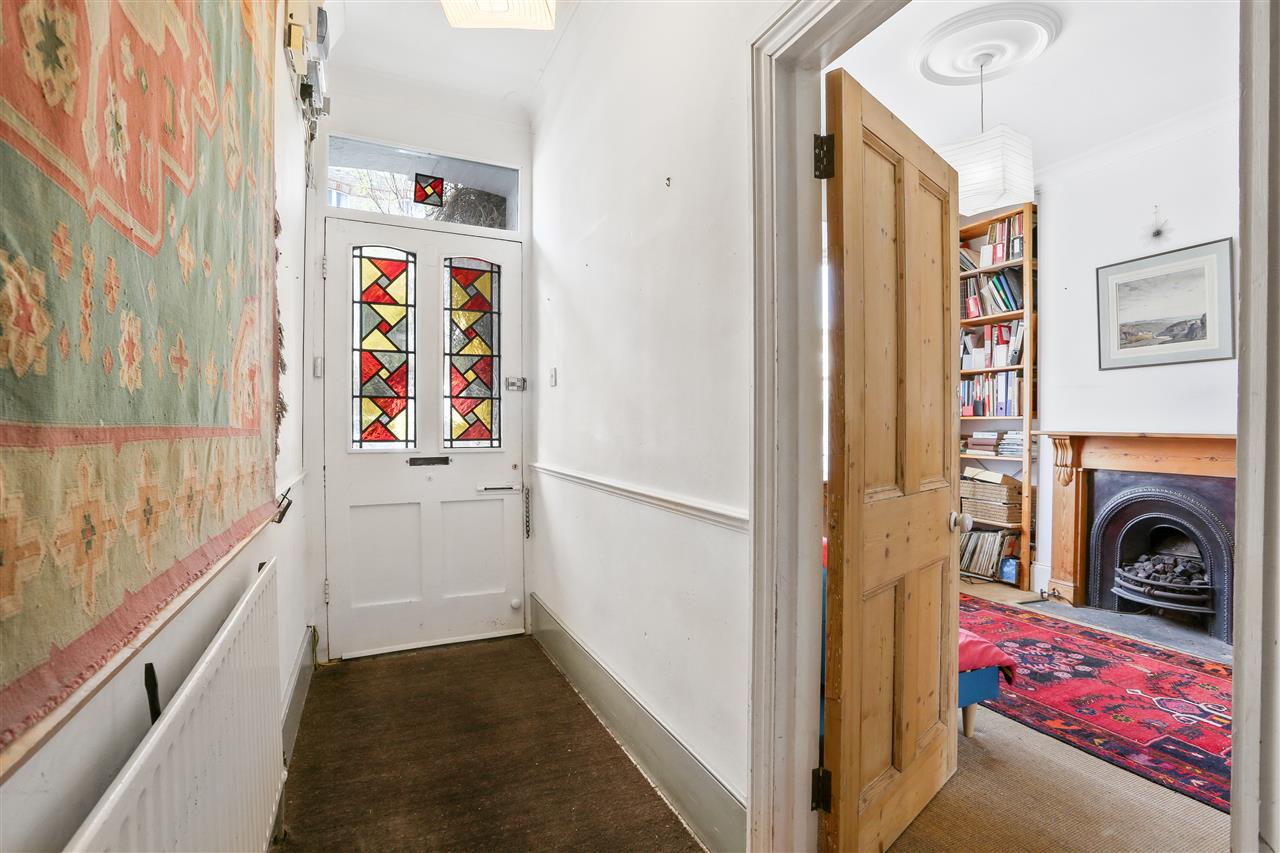 3 bed terraced house for sale in Davenant Road  - Property Image 7