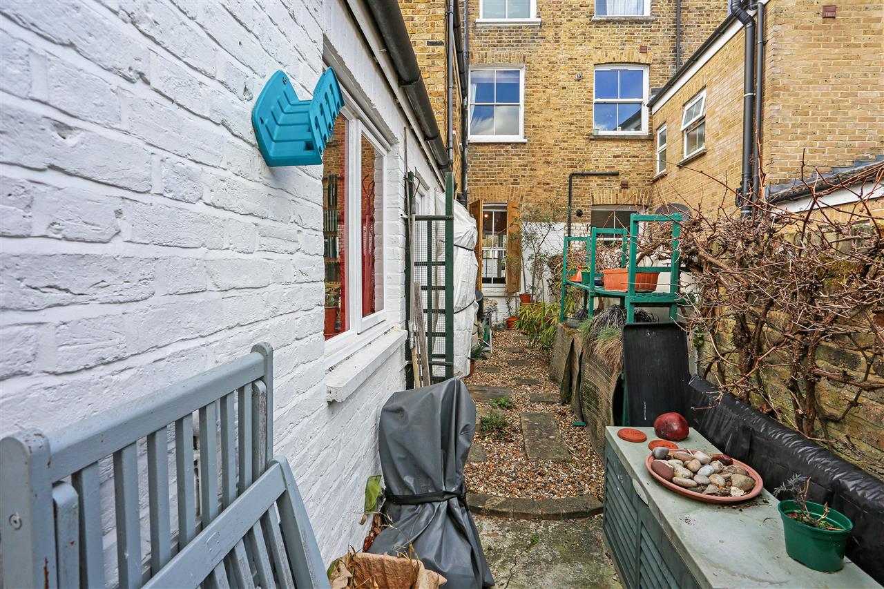3 bed terraced house for sale in Davenant Road  - Property Image 8