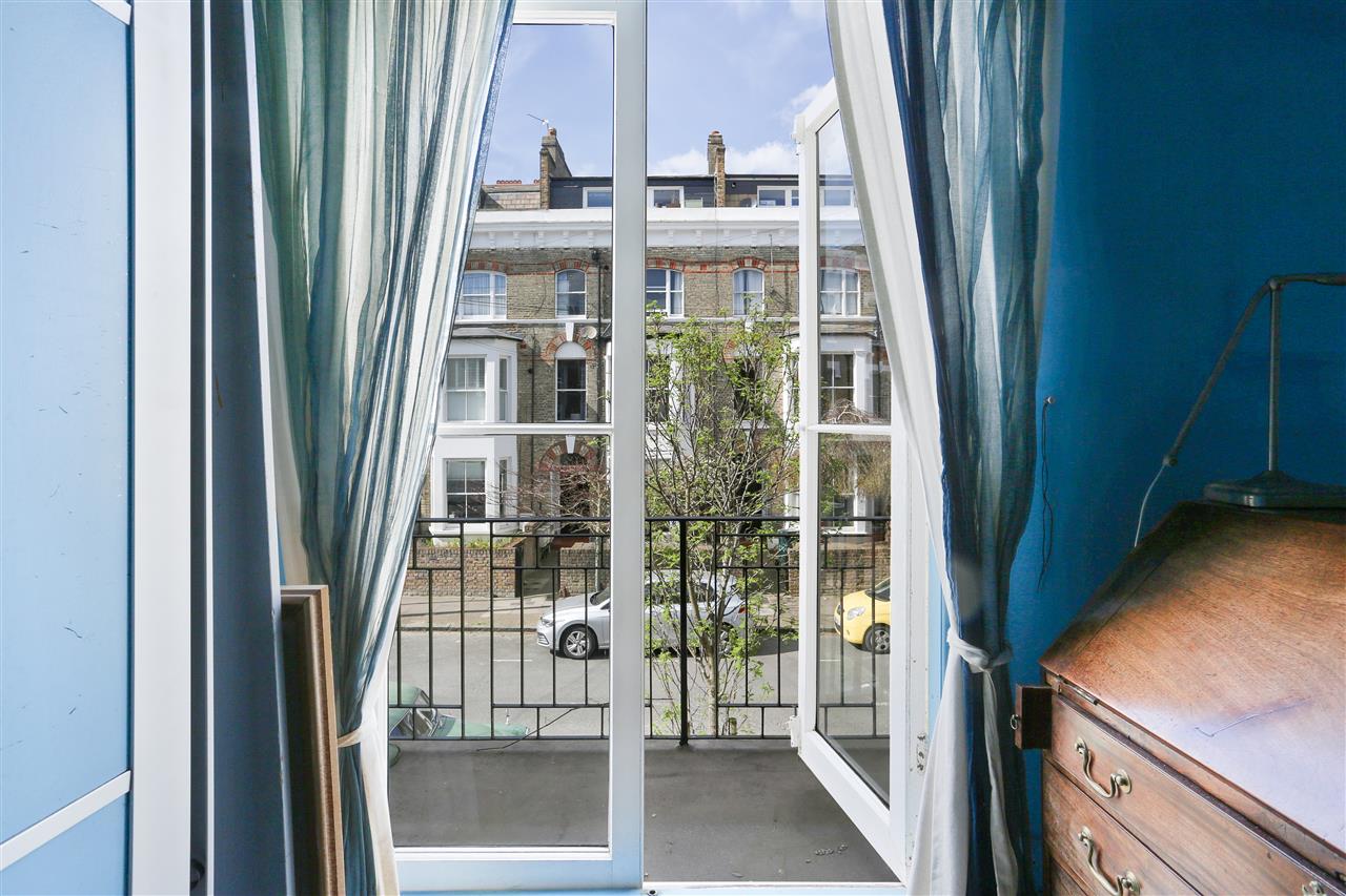3 bed terraced house for sale in Davenant Road  - Property Image 9
