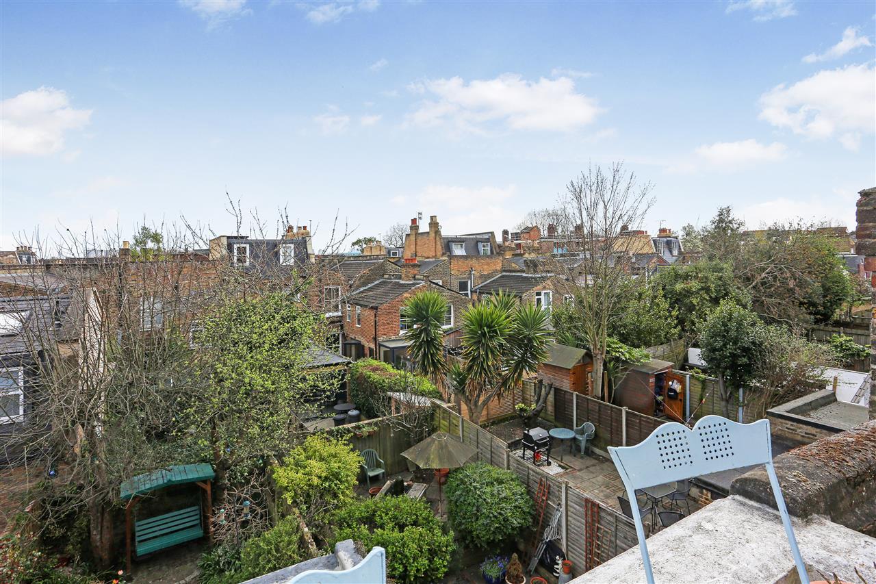 3 bed terraced house for sale in Davenant Road  - Property Image 17