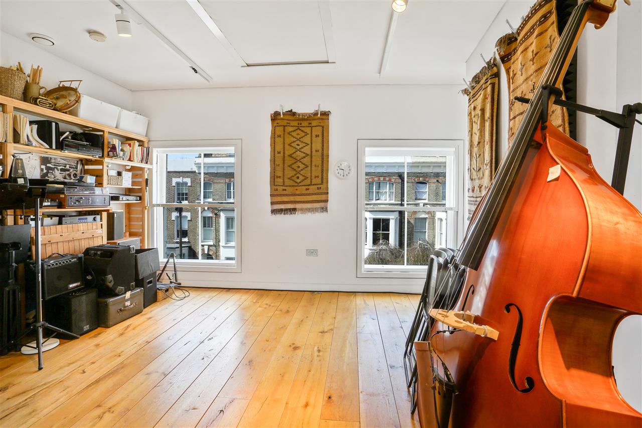 3 bed terraced house for sale in Davenant Road 20