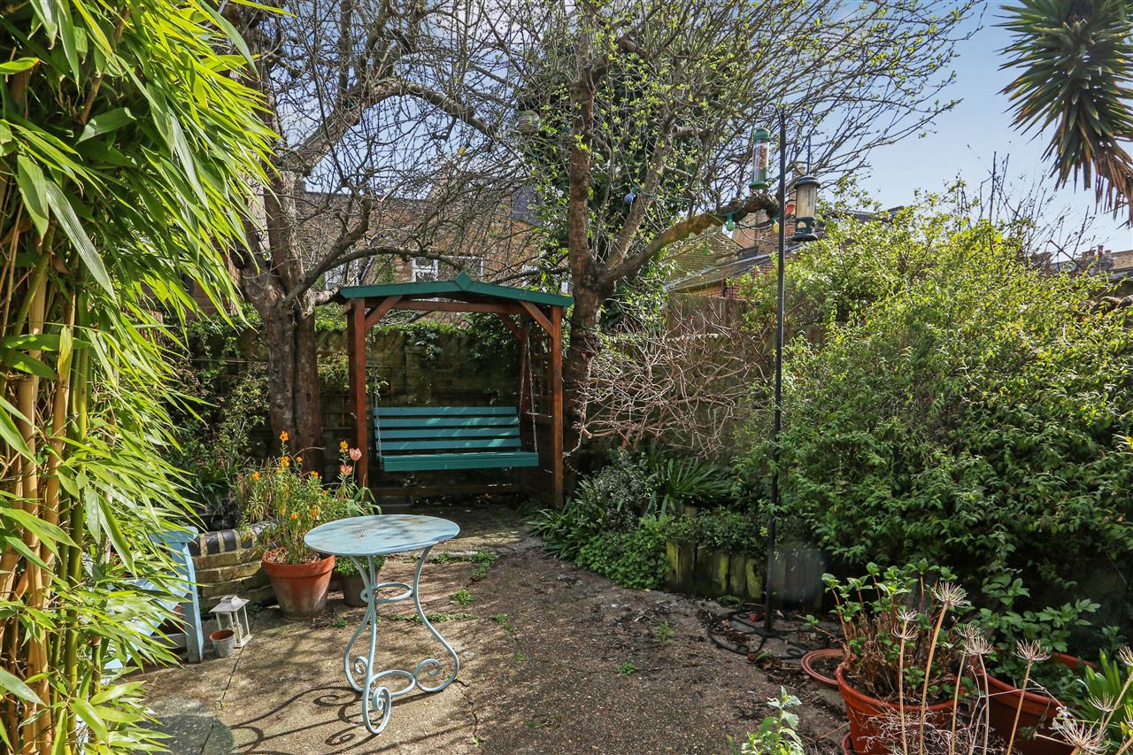 3 bed terraced house for sale in Davenant Road 24