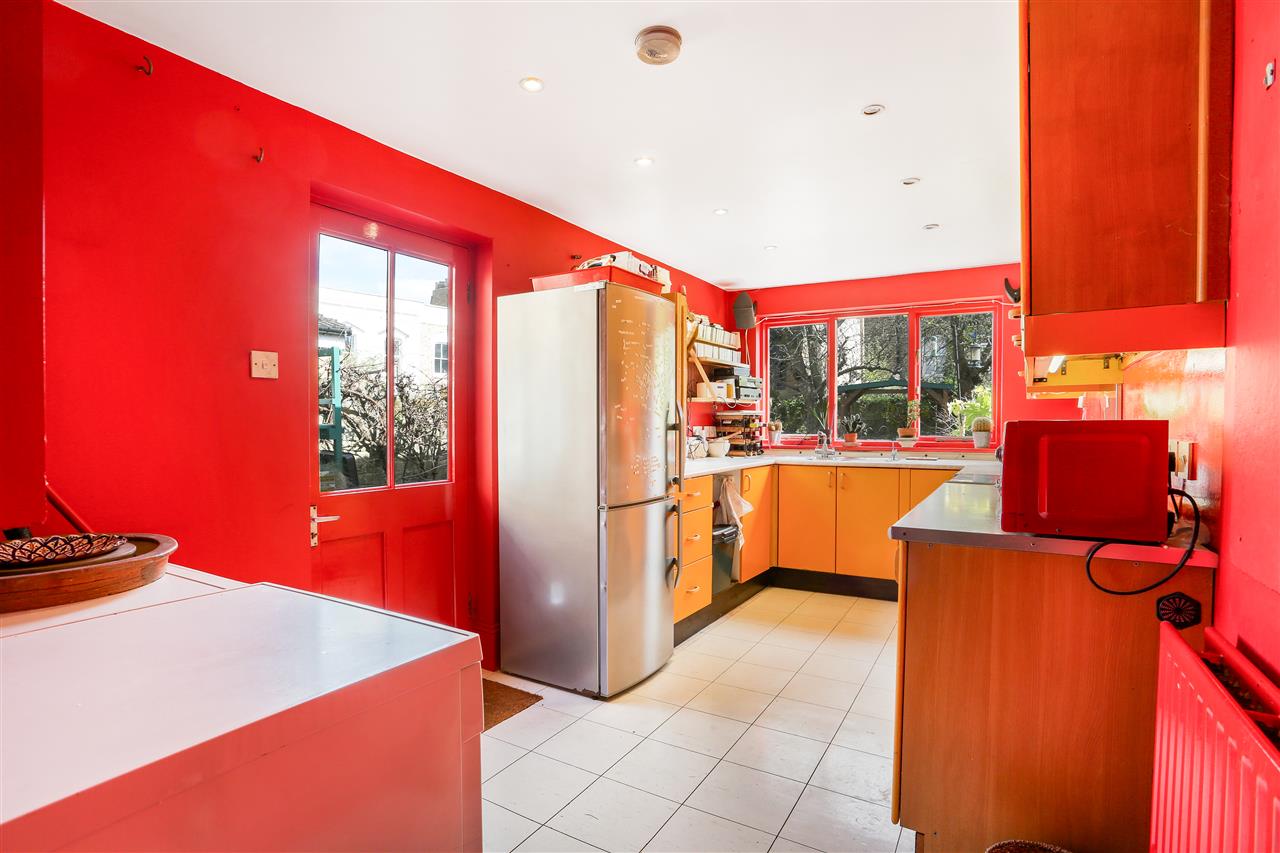3 bed terraced house for sale in Davenant Road  - Property Image 29