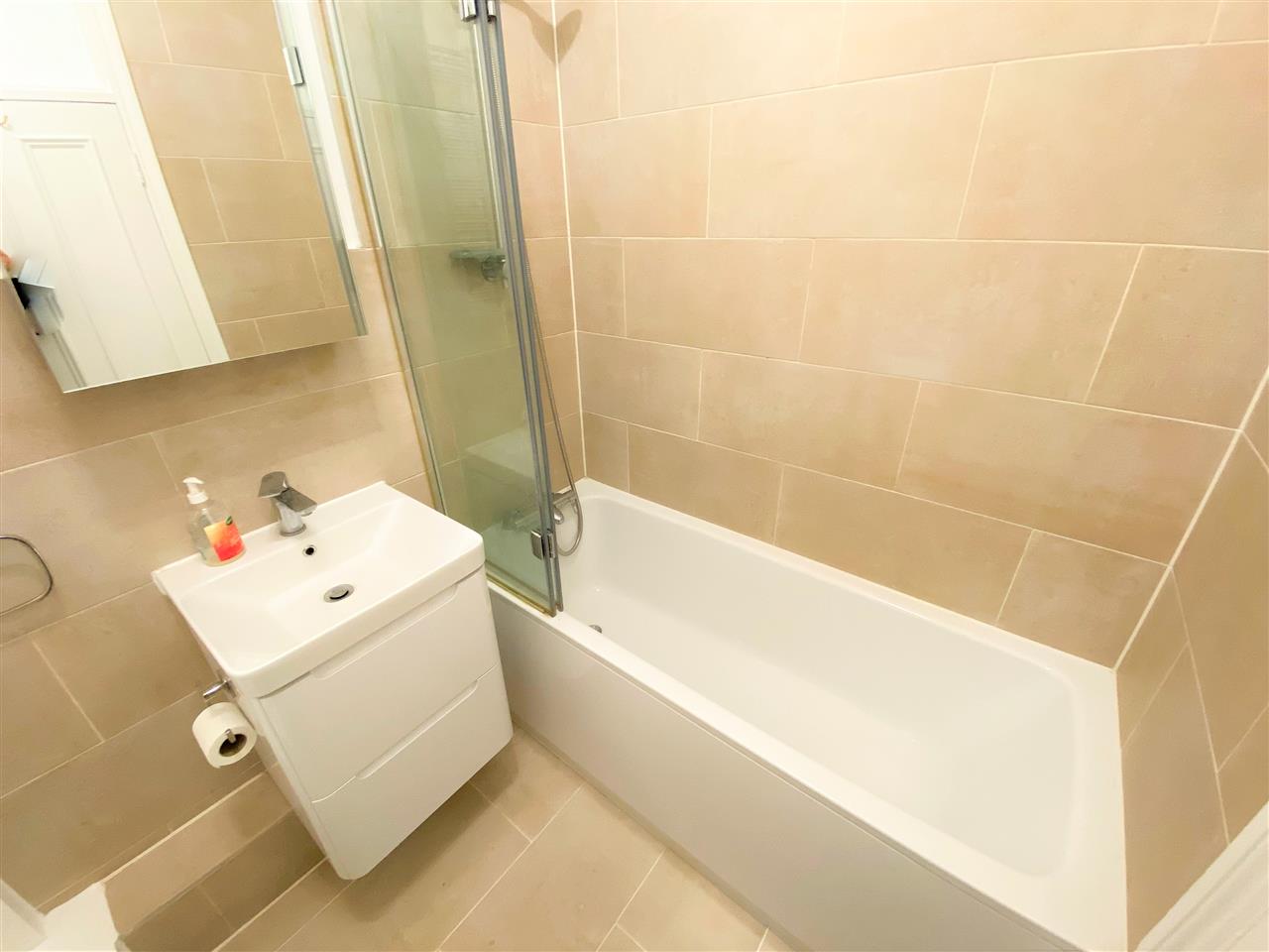 1 bed flat for sale in Camden Road  - Property Image 13