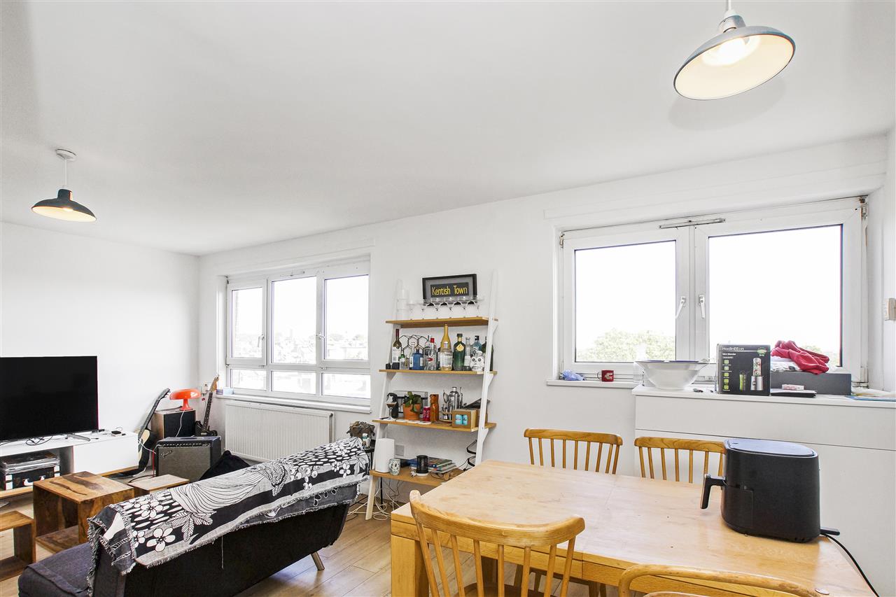 2 bed flat for sale  - Property Image 2