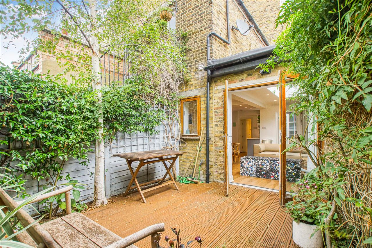 2 bed flat for sale in Raveley Street 1