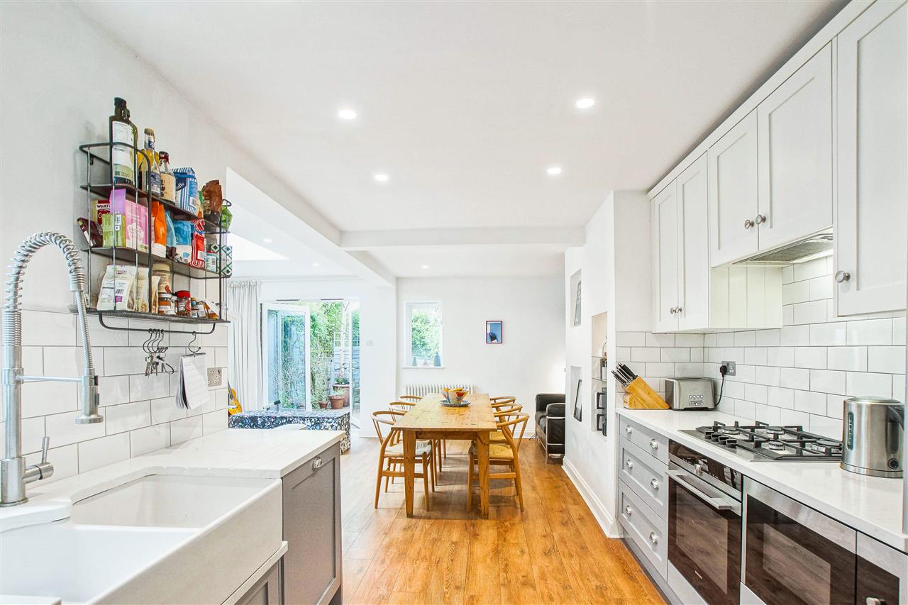 2 bed flat for sale in Raveley Street 10