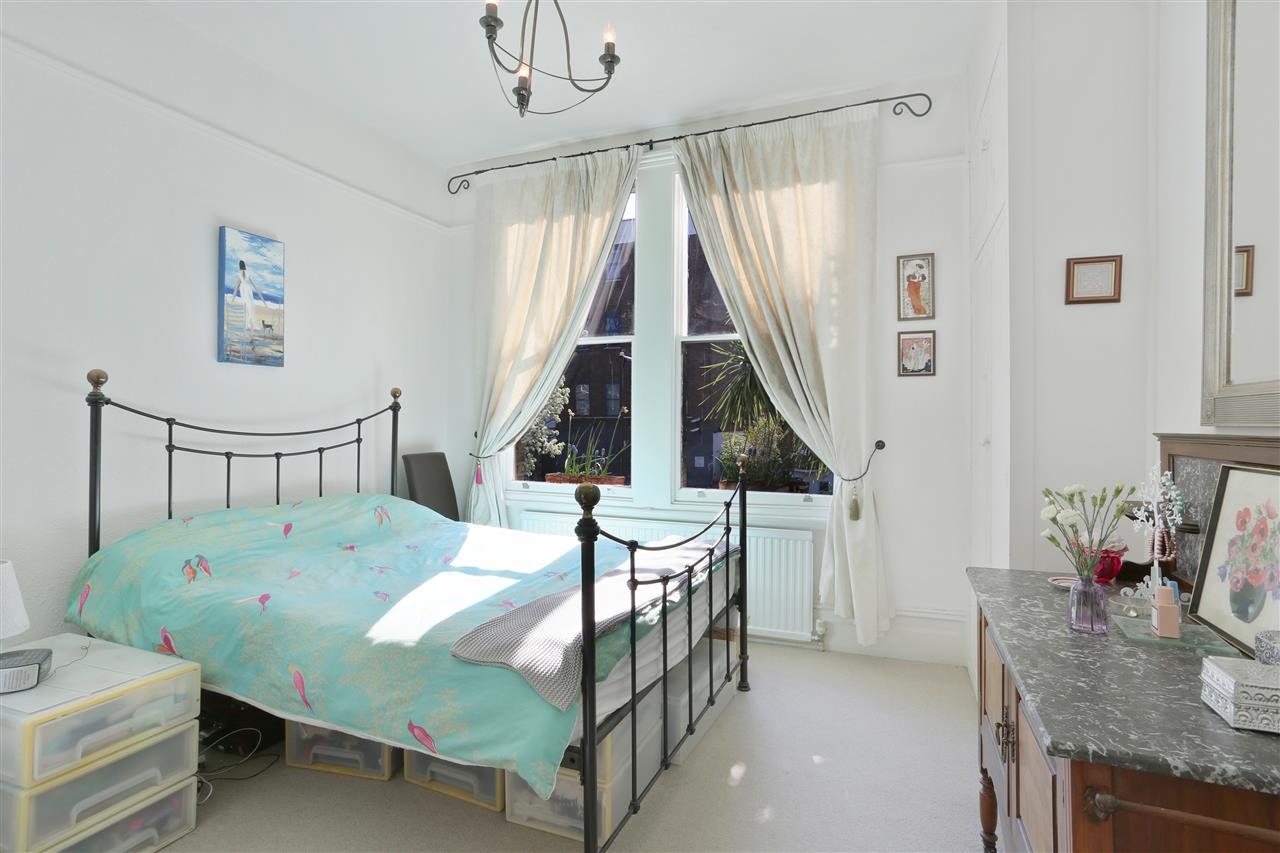 2 bed flat for sale in Mercers Road  - Property Image 4