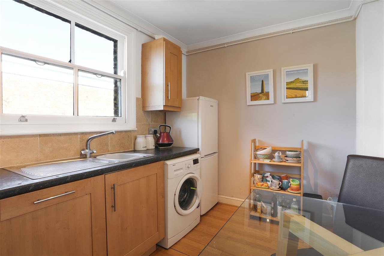 2 bed flat for sale in Mercers Road  - Property Image 5