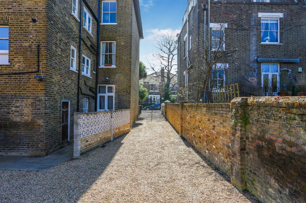2 bed flat for sale in Mercers Road  - Property Image 16