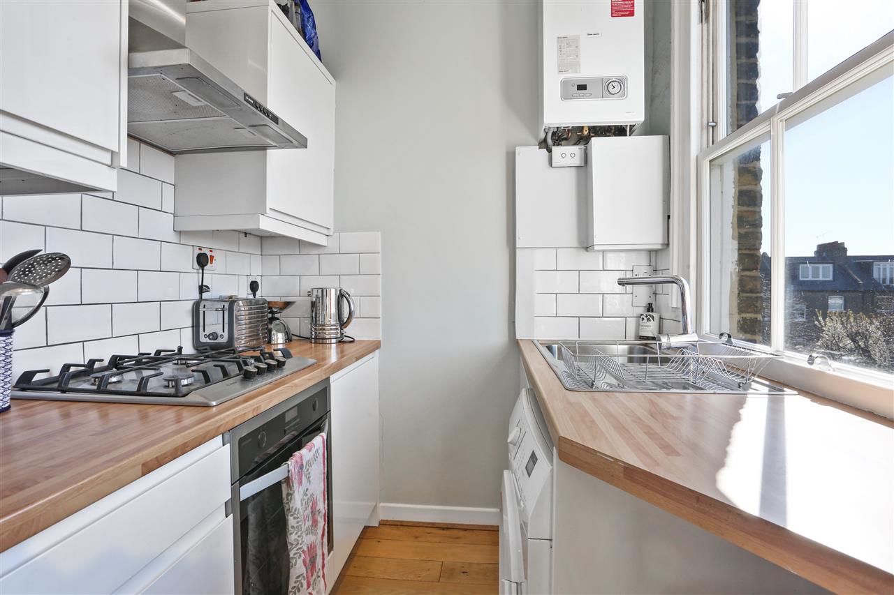 2 bed flat for sale in Ospringe Road  - Property Image 6