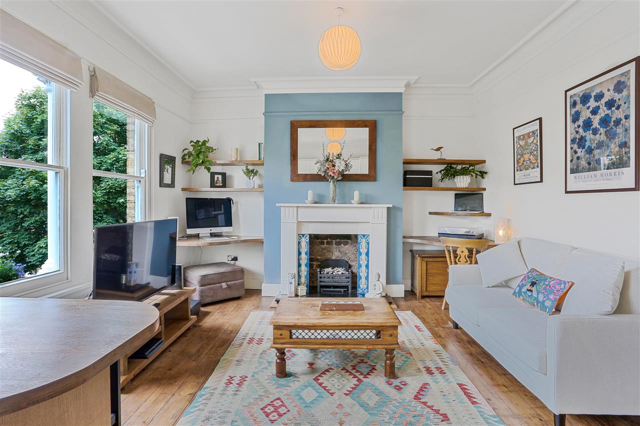 2 bed flat for sale in Huddleston Road  - Property Image 5