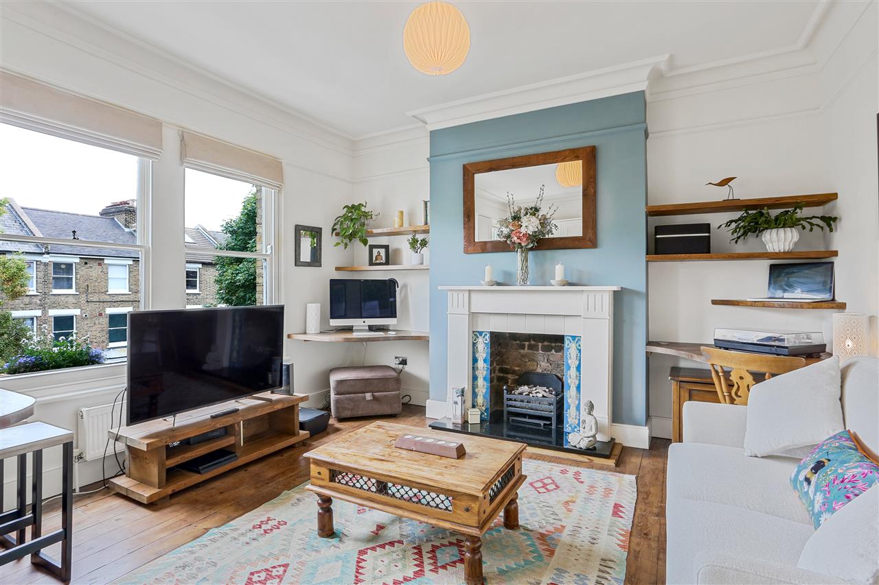 2 bed flat for sale in Huddleston Road 6