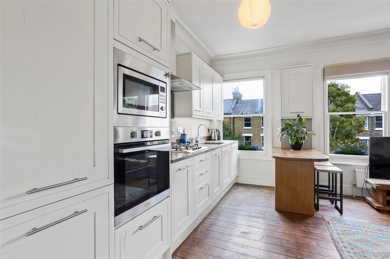 2 bed flat for sale in Huddleston Road 7