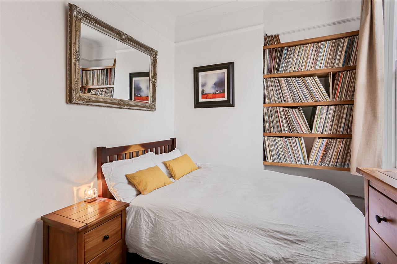 2 bed flat for sale in Huddleston Road  - Property Image 9