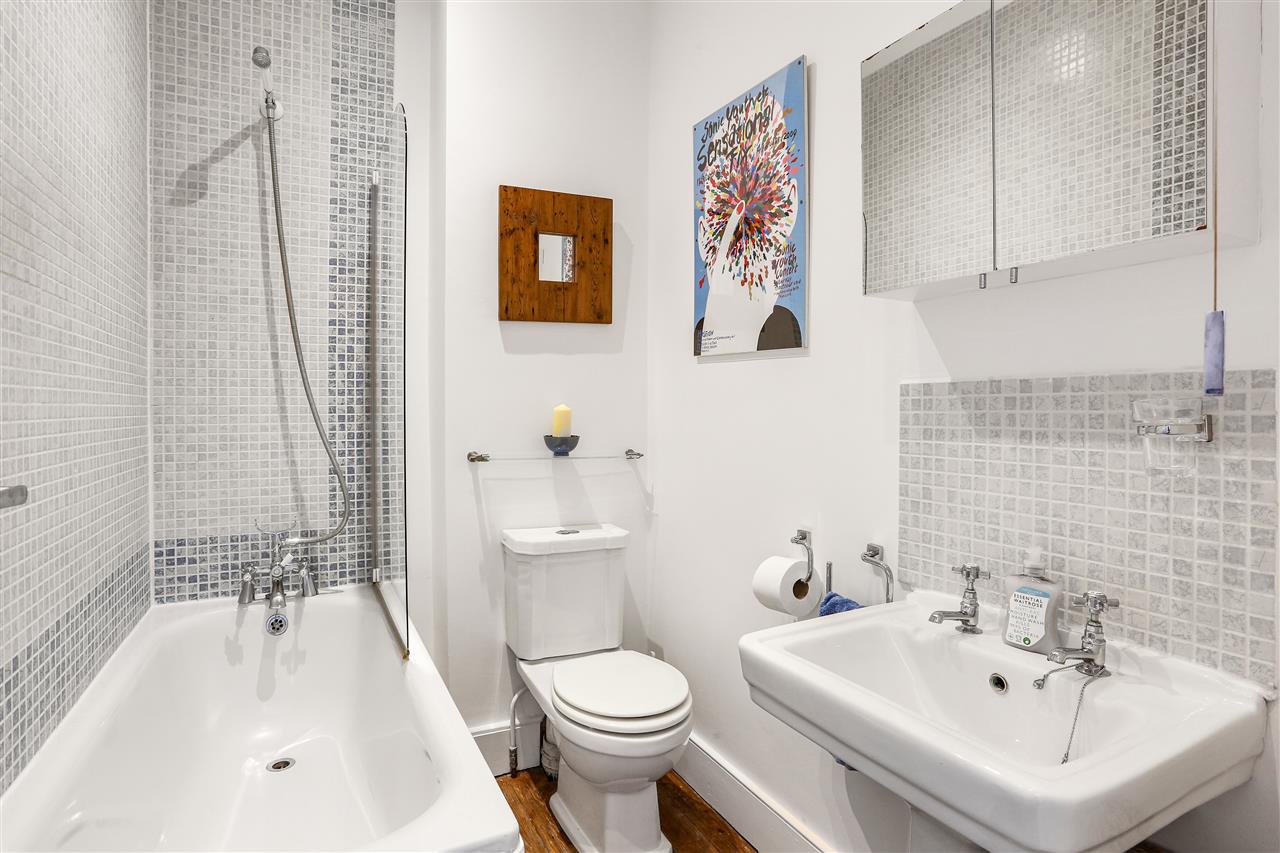 2 bed flat for sale in Huddleston Road  - Property Image 16