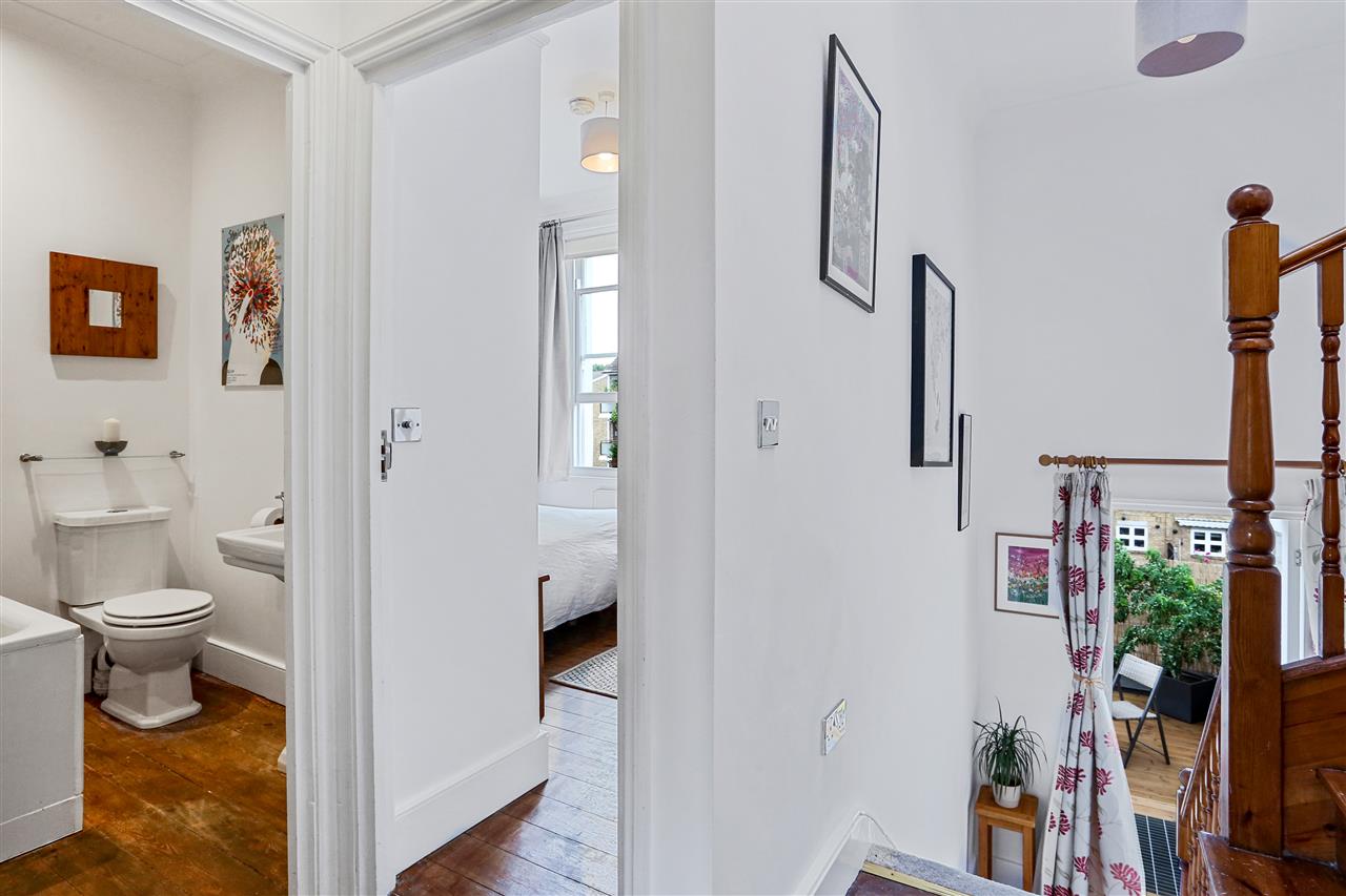 2 bed flat for sale in Huddleston Road 18