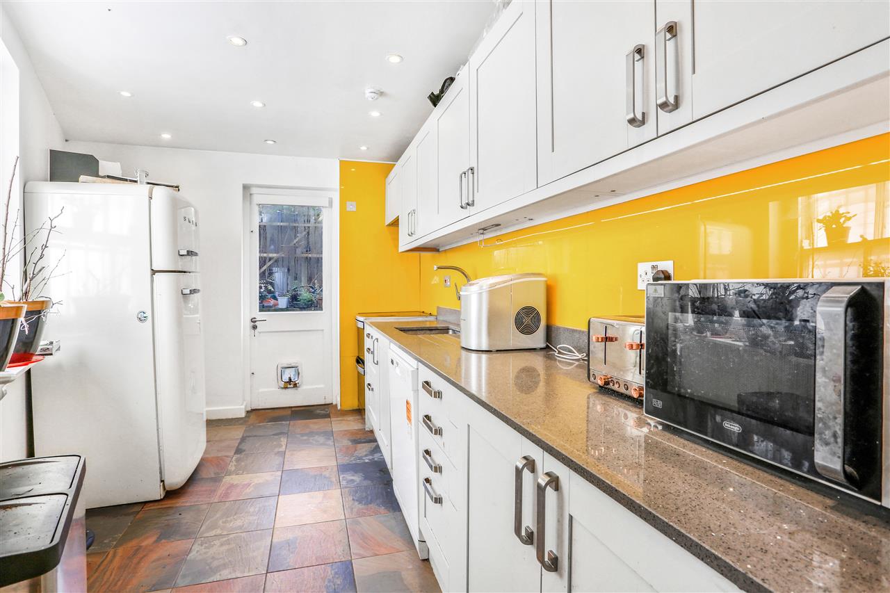 2 bed flat for sale in Leighton Crescent  - Property Image 4