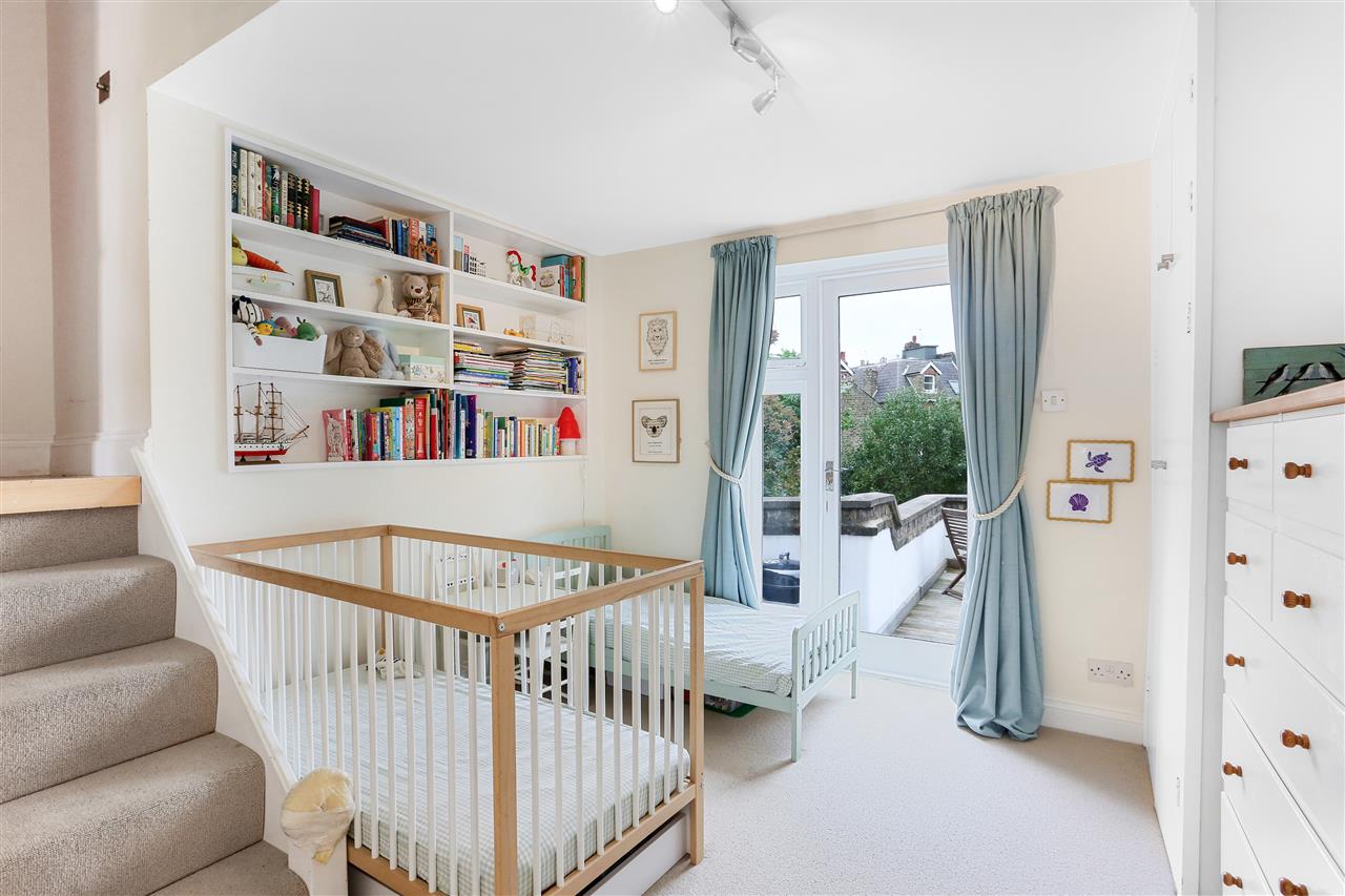 2 bed flat for sale in Yerbury Road 9