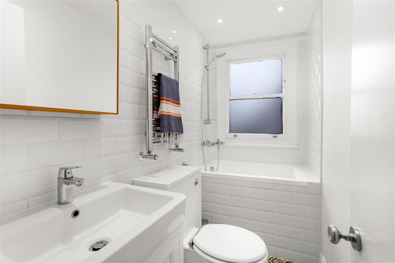 2 bed flat for sale in Yerbury Road 13