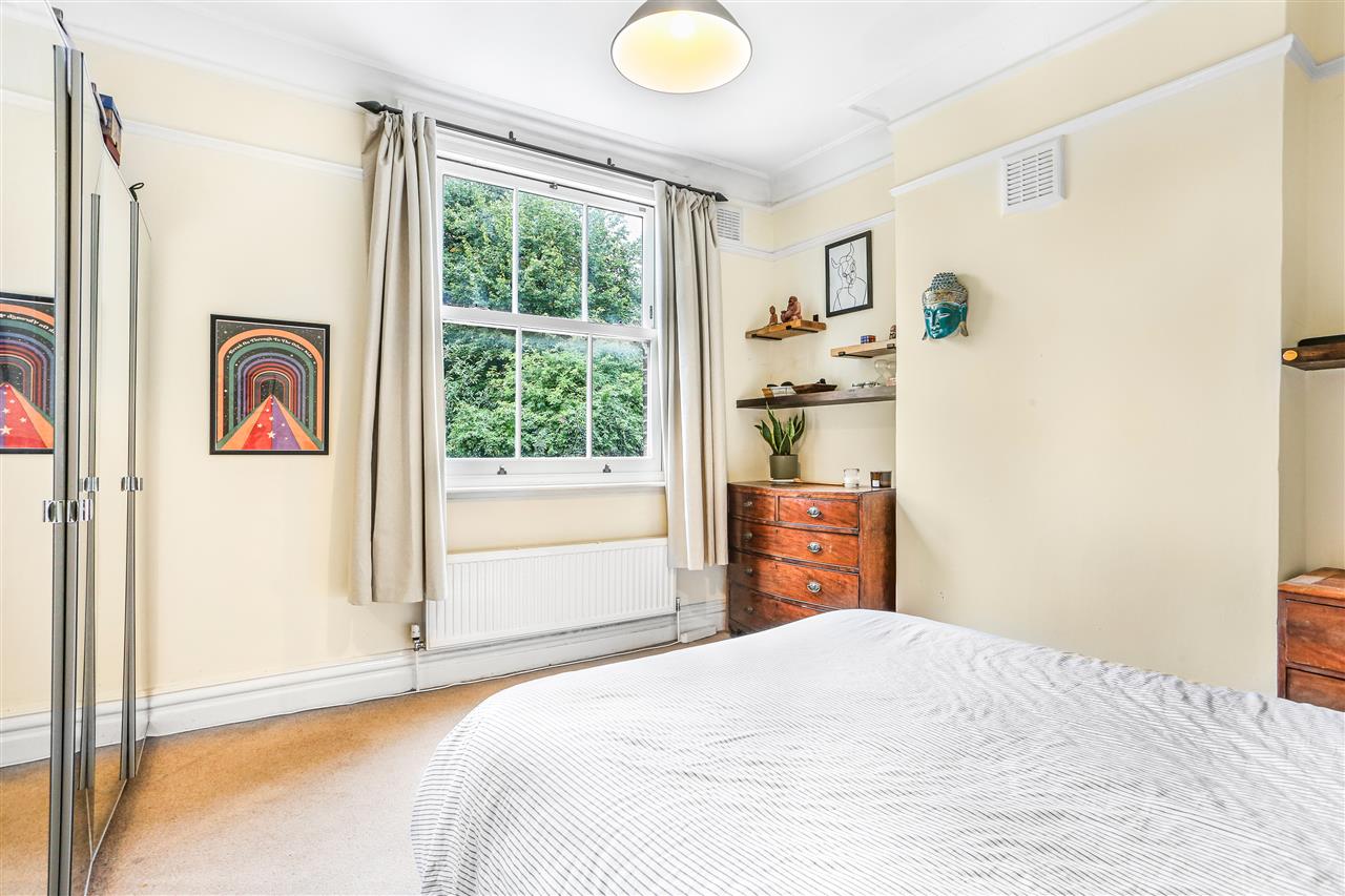 2 bed flat for sale in Carleton Gardens 8