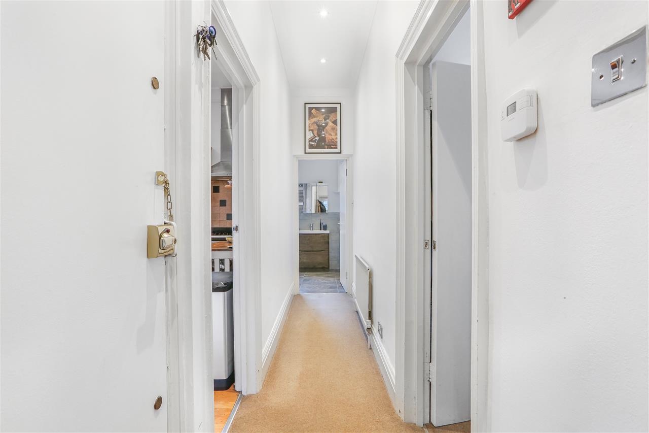 2 bed flat for sale in Carleton Gardens 10