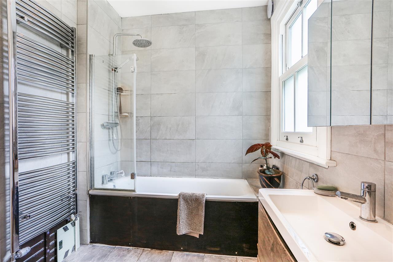 2 bed flat for sale in Carleton Gardens 11