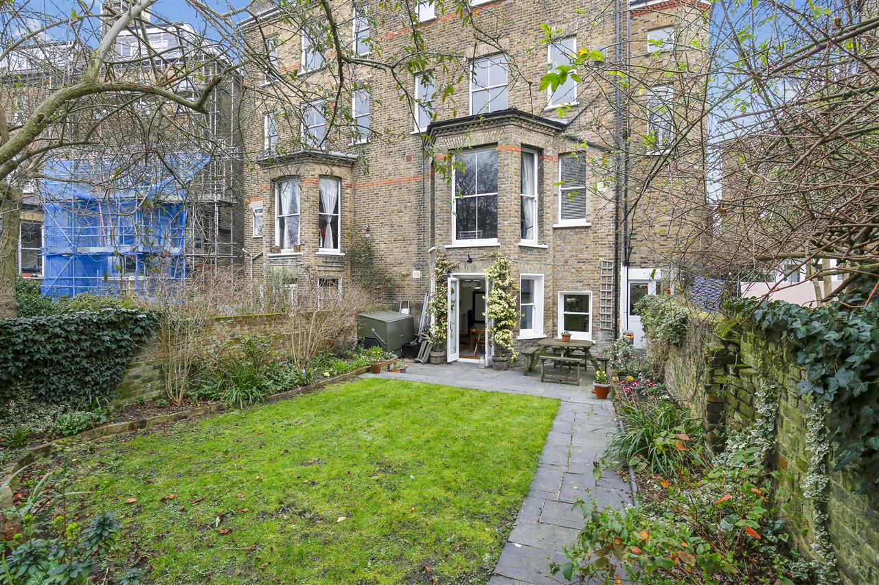 2 bed flat for sale in Carleton Road 12