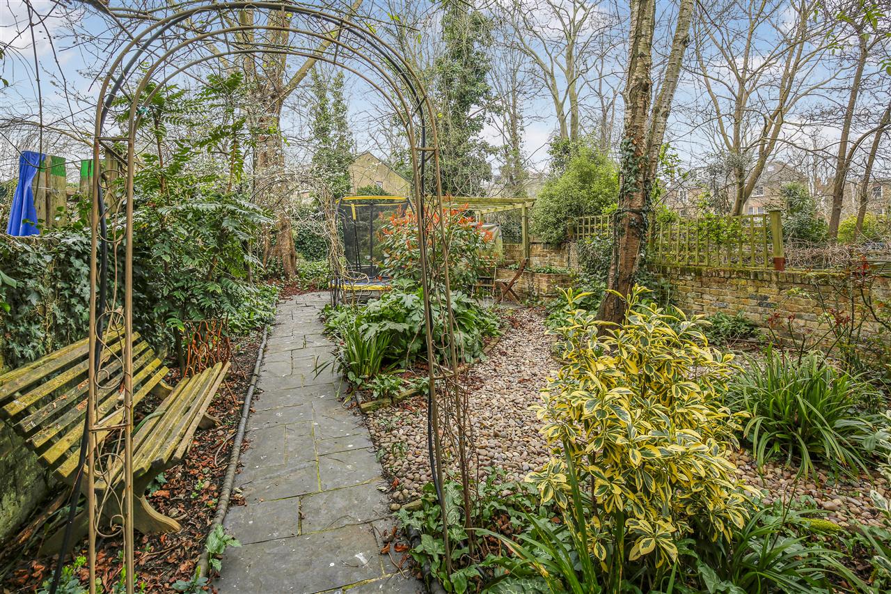 2 bed flat for sale in Carleton Road 13