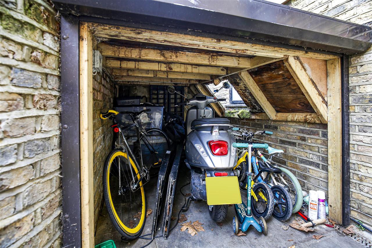 2 bed flat for sale in Carleton Road 21