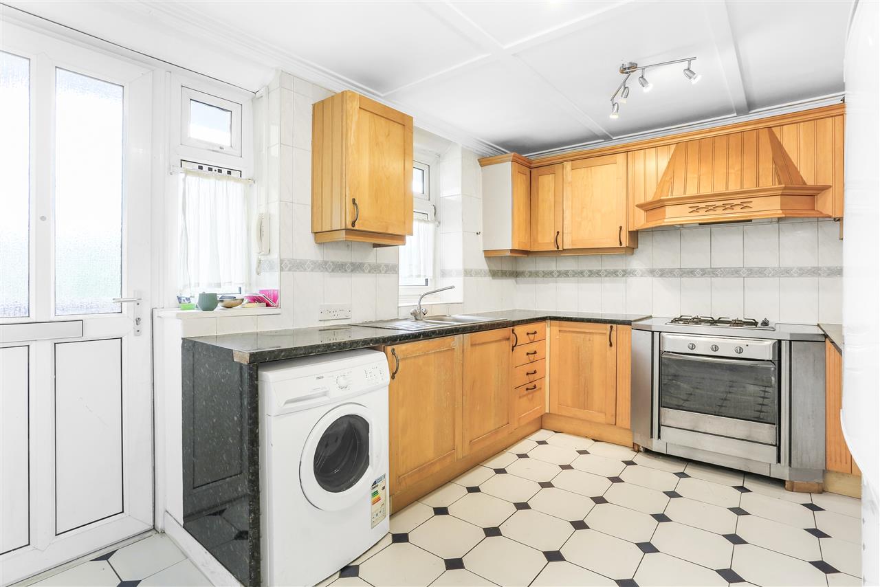 2 bed flat for sale in Dalmeny Avenue  - Property Image 4