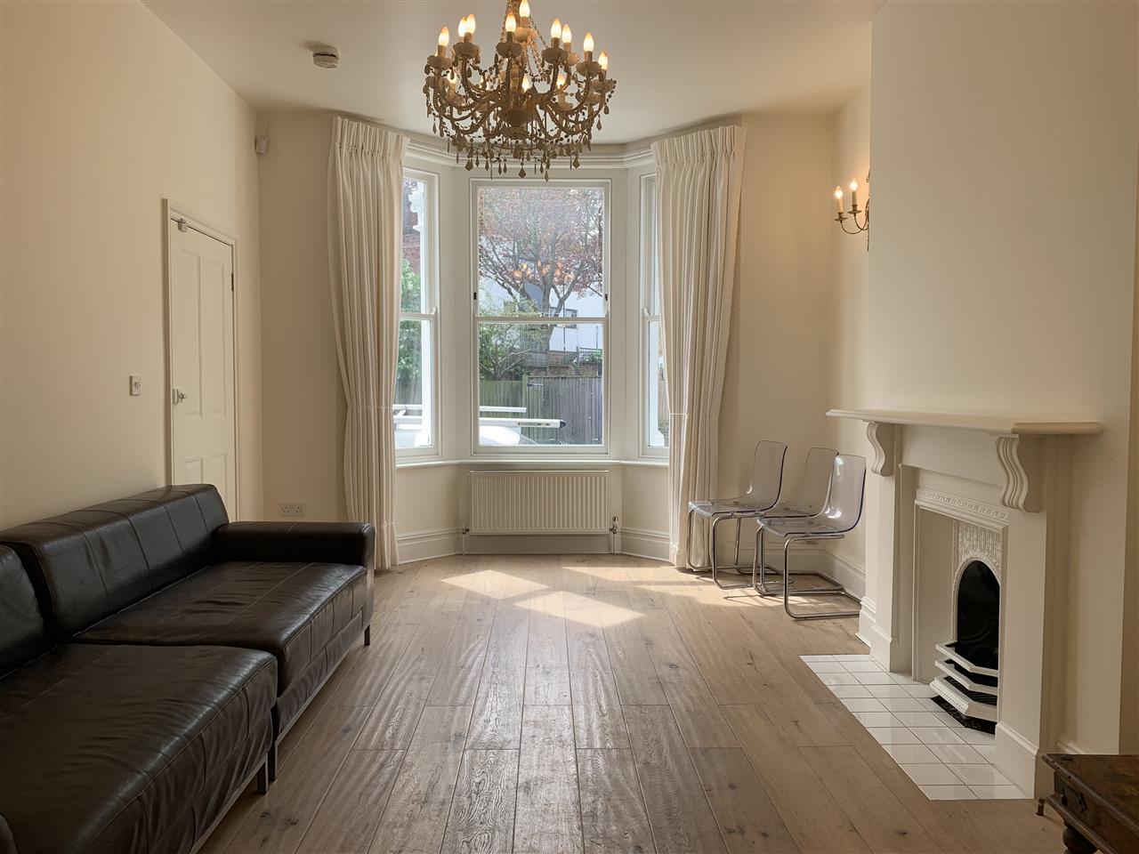 2 bed flat to rent in Celia Road 2