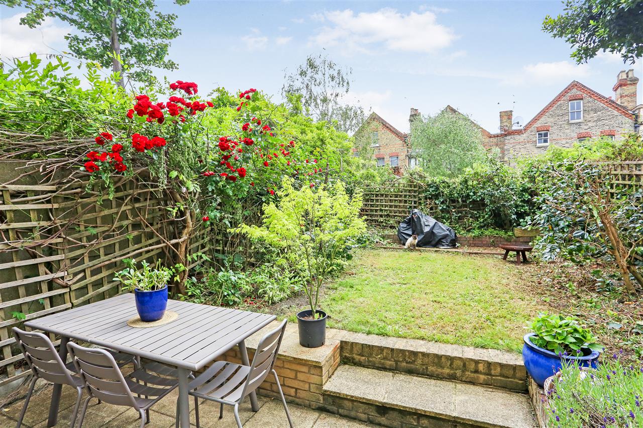 5 bed terraced house to rent 2