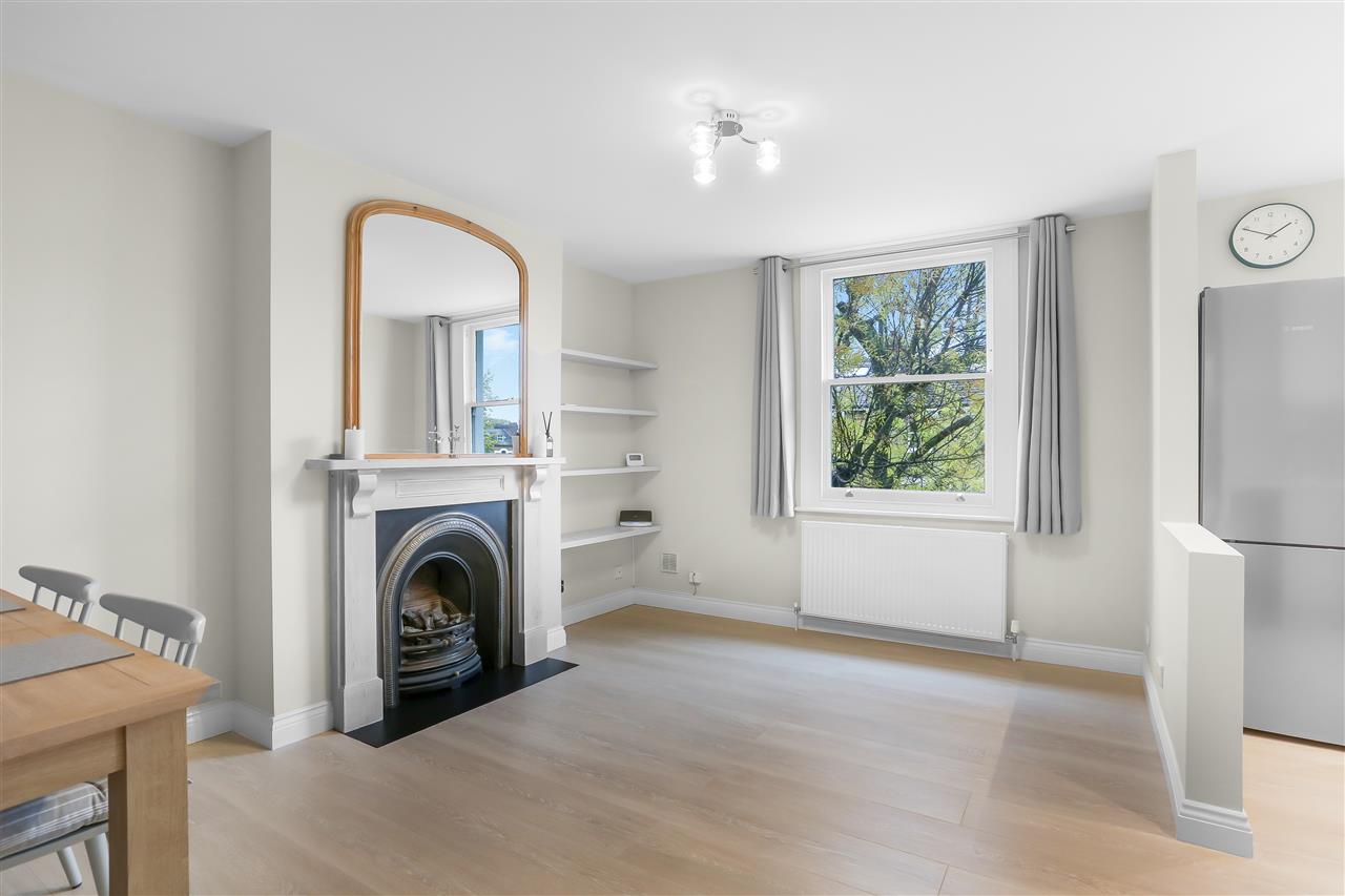 2 bed flat for sale in Tufnell Park Road  - Property Image 2