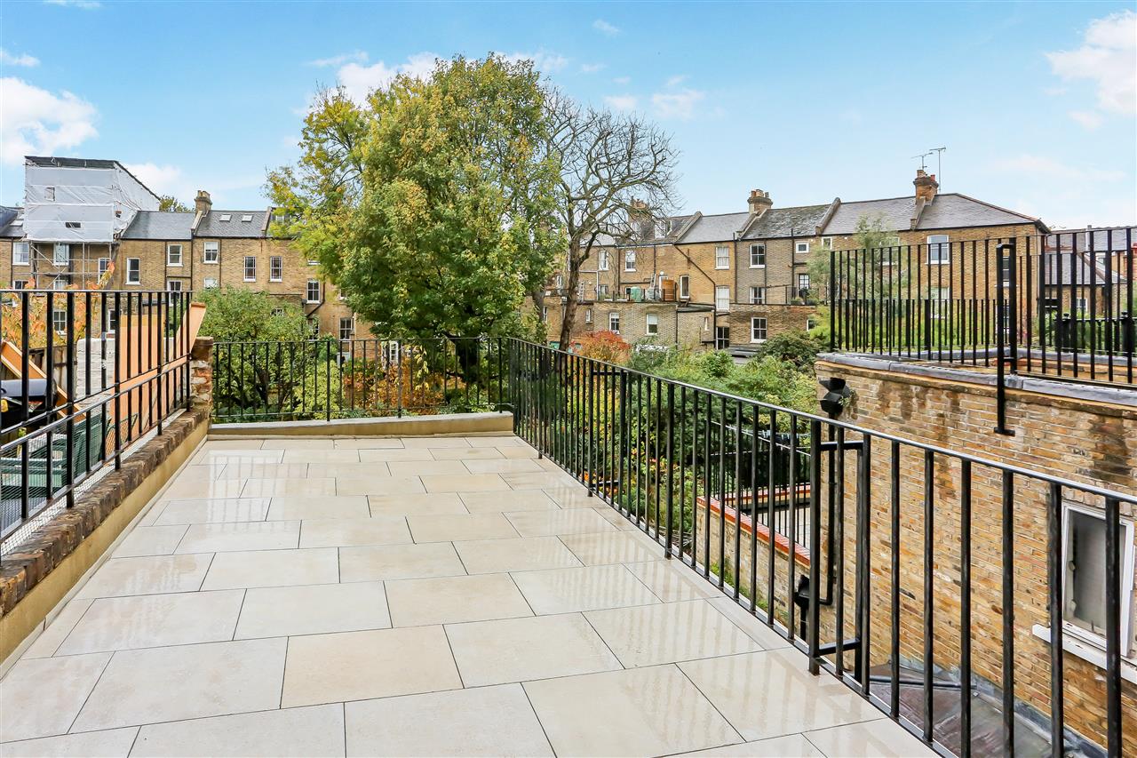 2 bed flat for sale in Tufnell Park Road 2