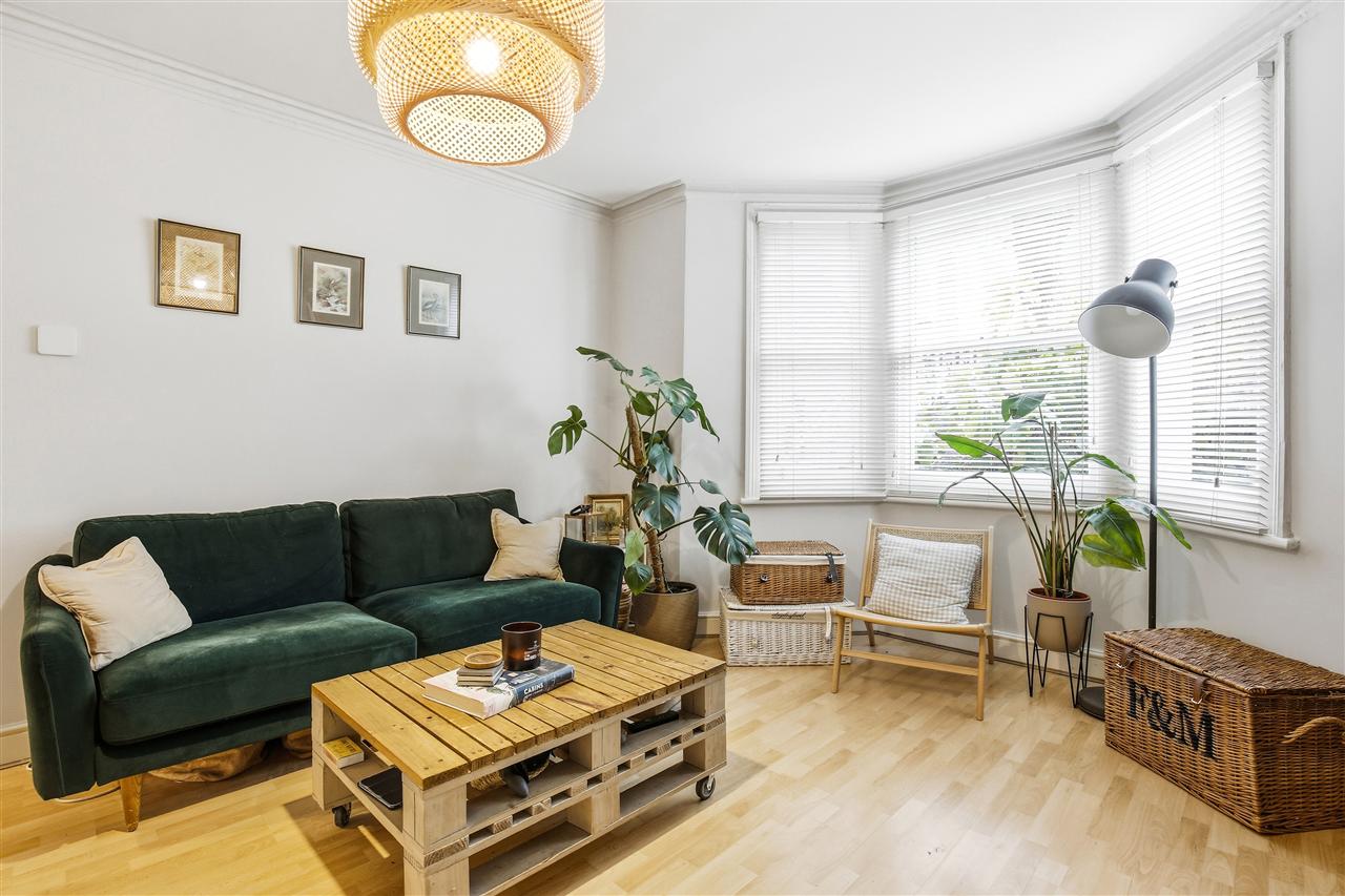 1 bed flat for sale in Montpelier Grove  - Property Image 4