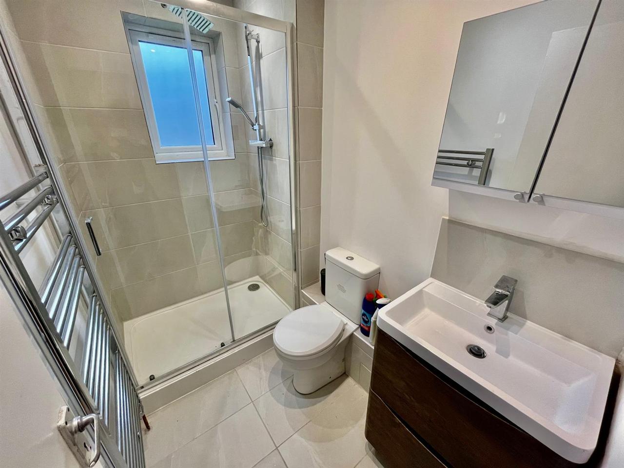 2 bed flat to rent in Junction Road  - Property Image 5