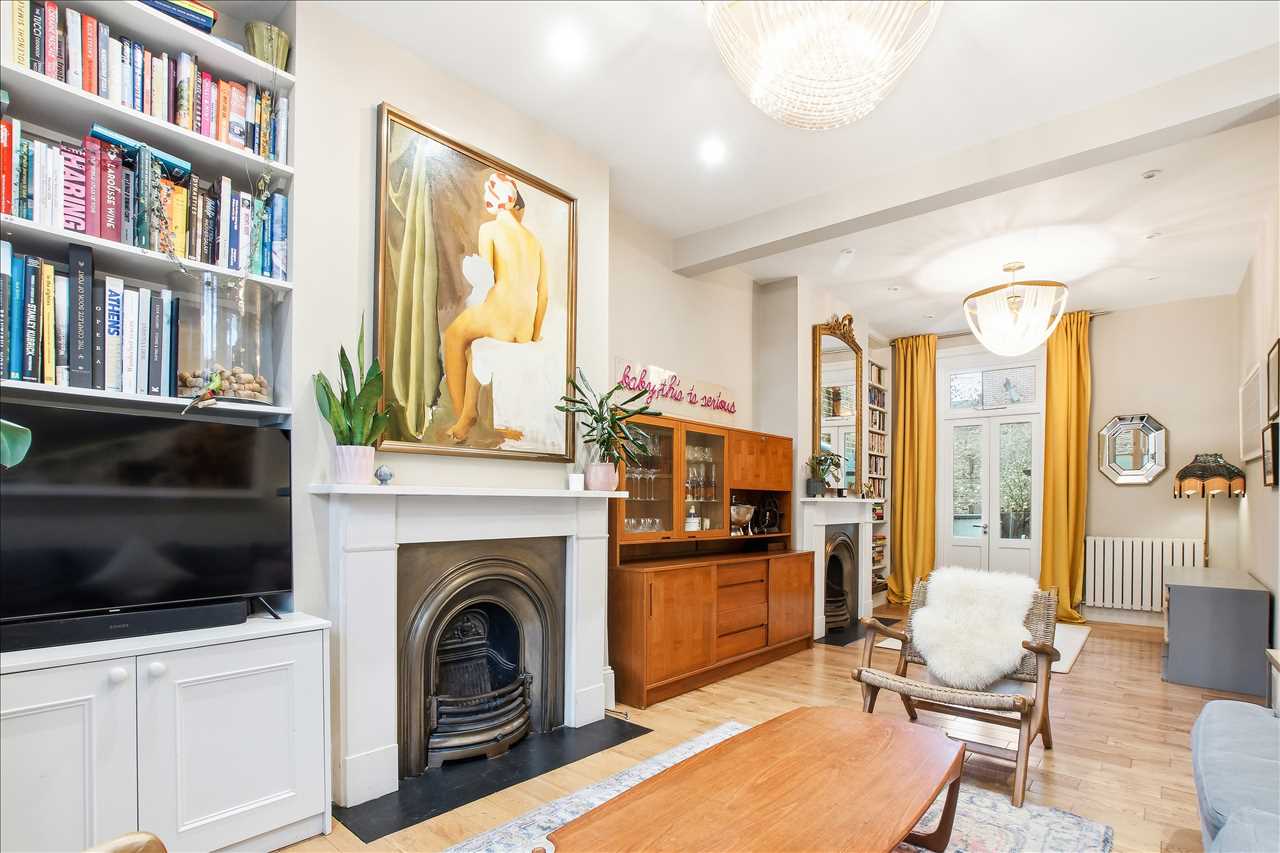 5 bed for sale in Kiver Road  - Property Image 4