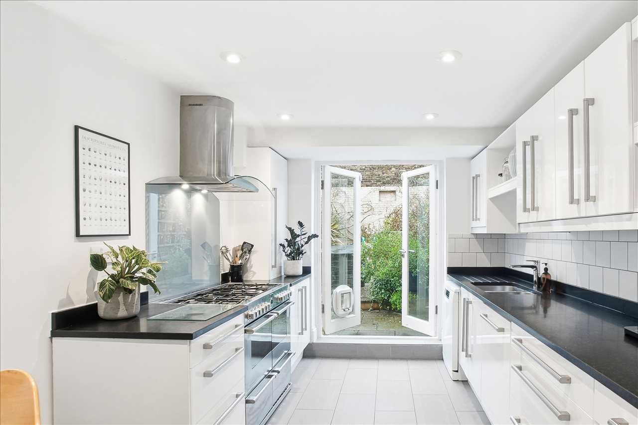 5 bed for sale in Kiver Road 4