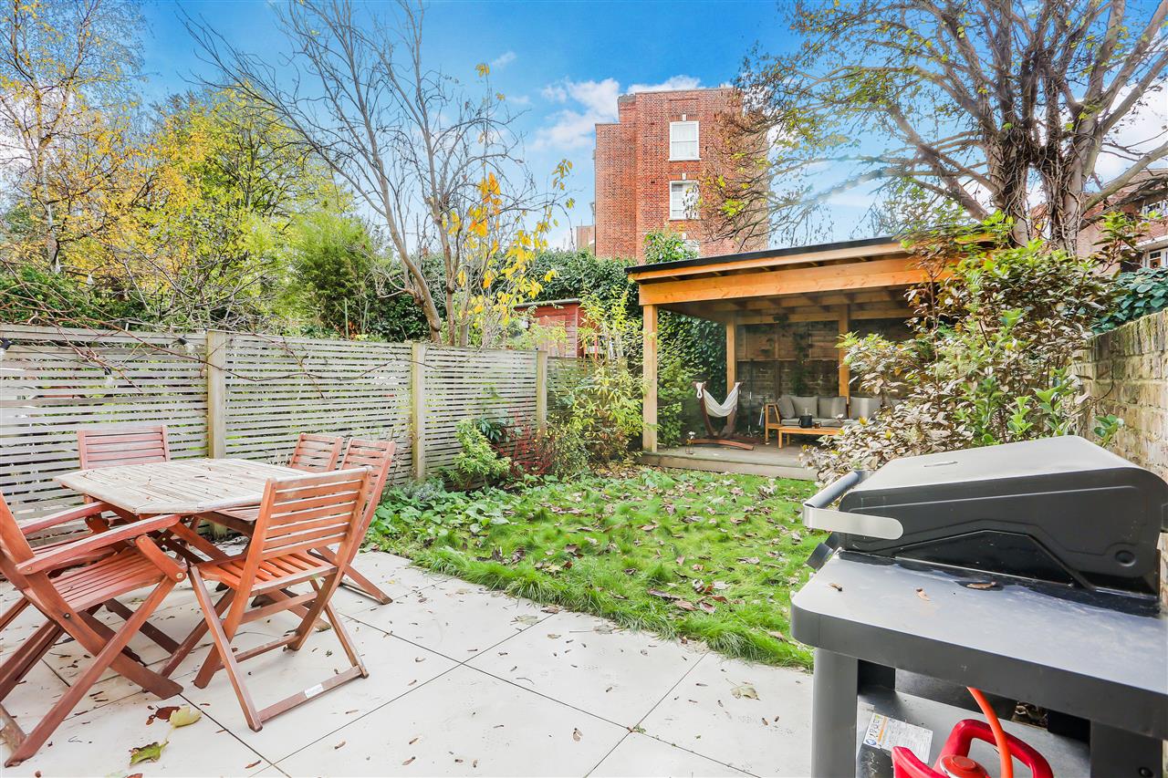 1 bed flat for sale in Leighton Road 1