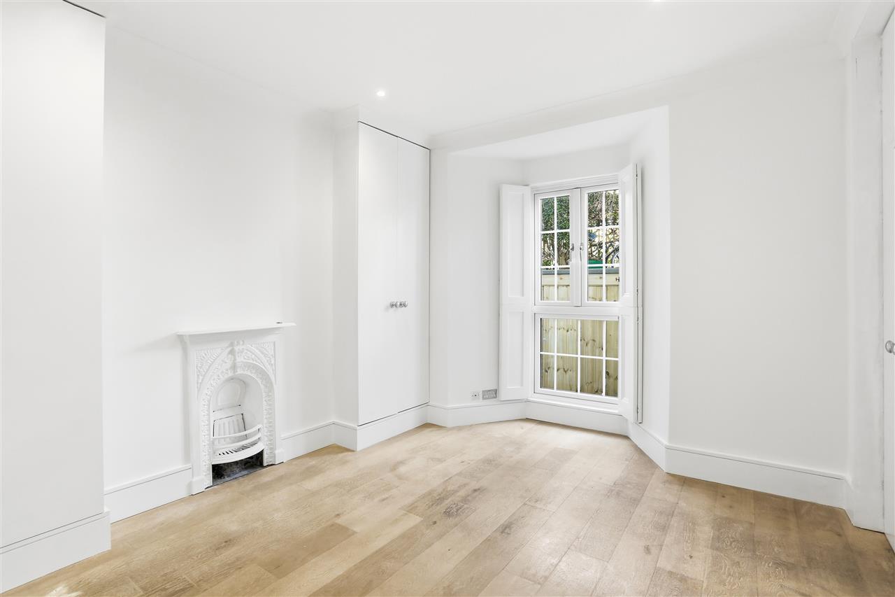 1 bed flat for sale in Leighton Road 3