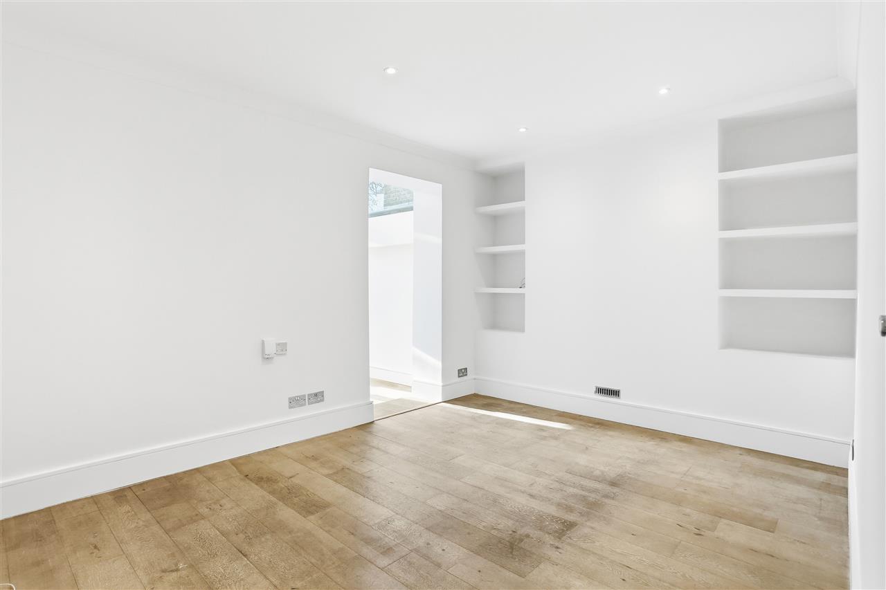 1 bed flat for sale in Leighton Road 4