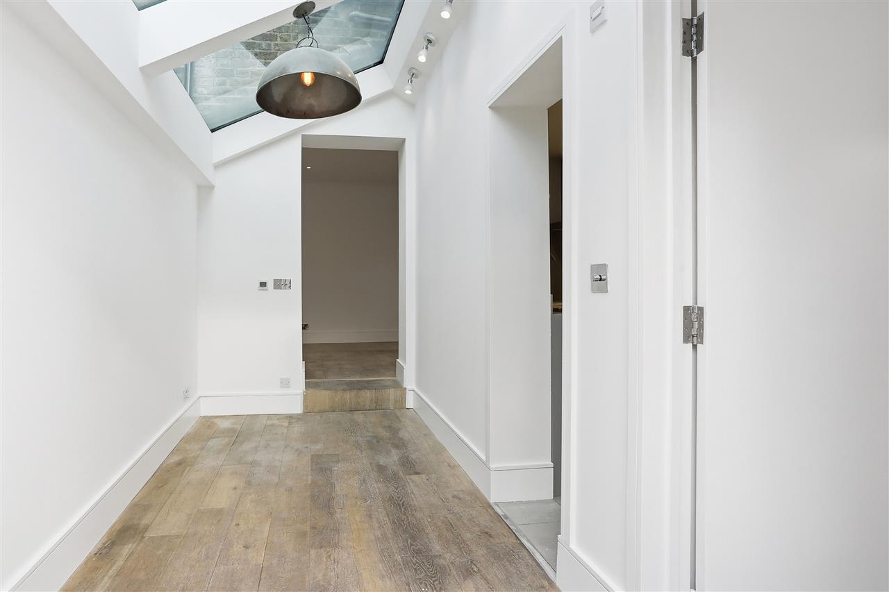 1 bed flat for sale in Leighton Road 5