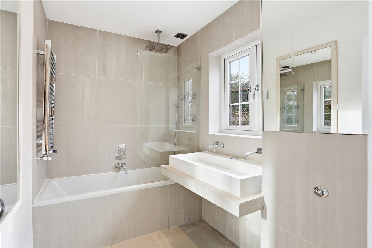 1 bed flat for sale in Leighton Road 6