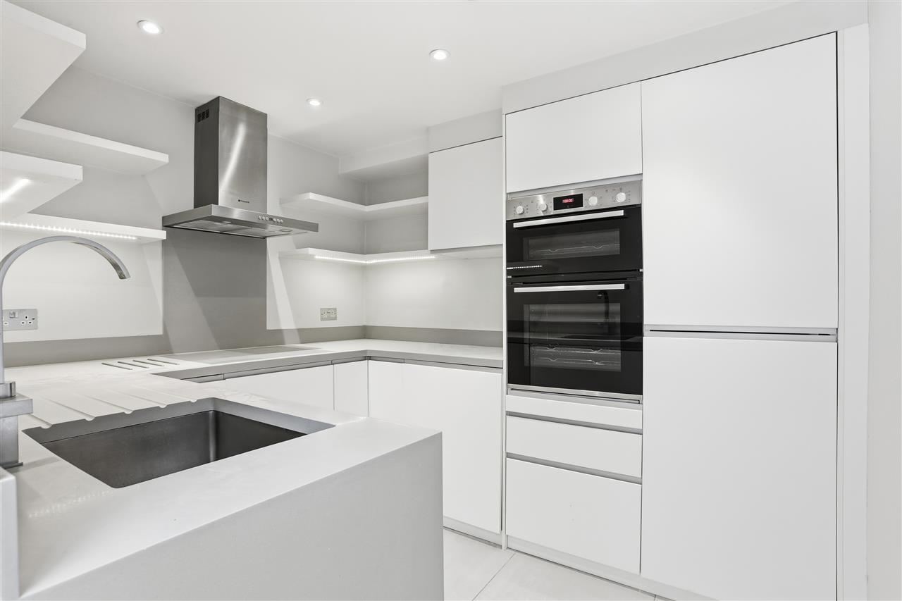 1 bed flat for sale in Leighton Road  - Property Image 11