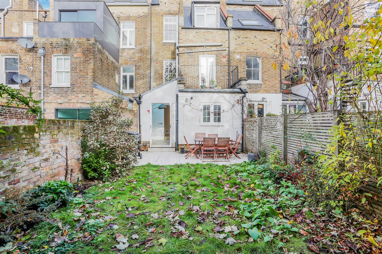 1 bed flat for sale in Leighton Road 12