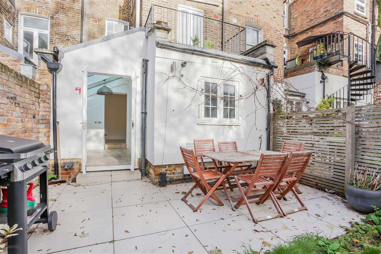 1 bed flat for sale in Leighton Road 13