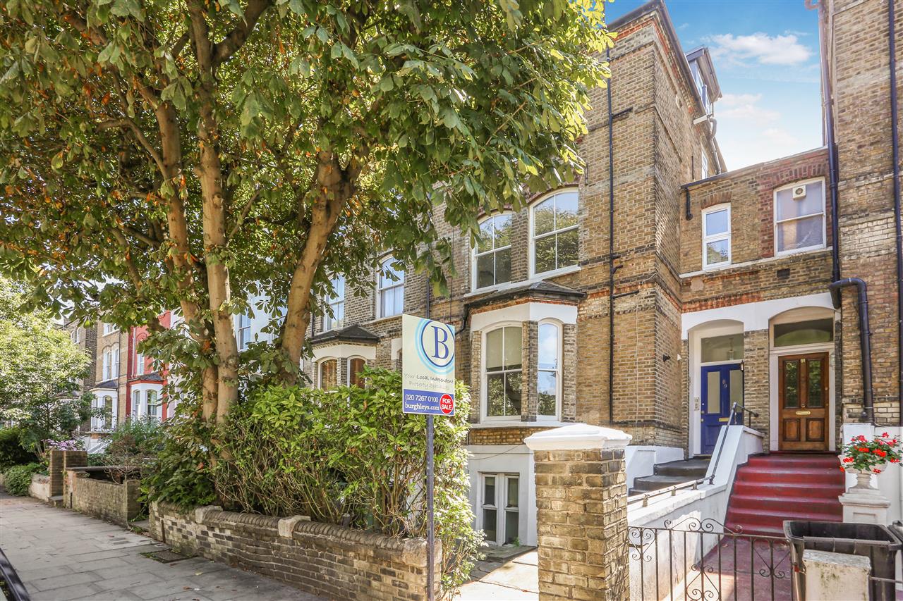 CHAIN FREE! A well presented and spacious (approximately 693 Sq Ft / 64 Sq M) raised ground floor garden apartment forming part of an imposing linked end of terrace Victorian property situated within close proximity to local shops, Tufnell Park Tavern gastro pub, local outdoor spaces and ...