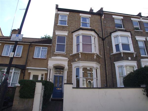 2 bed flat to rent in Huddleston Road  - Property Image 1